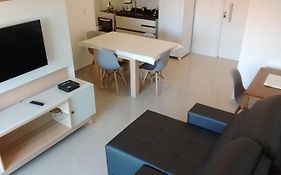 Apto 2 QTOs com Suíte próximo a Praia e Centrinho